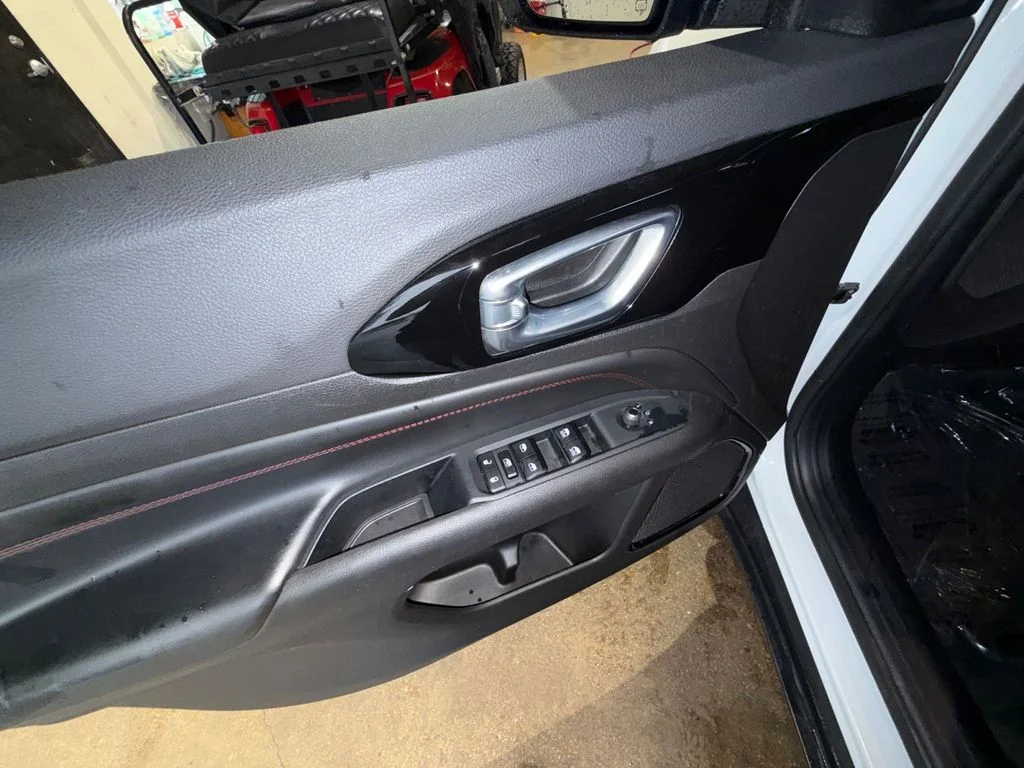 Used 2025 White Jeep Trailhawk image 11
