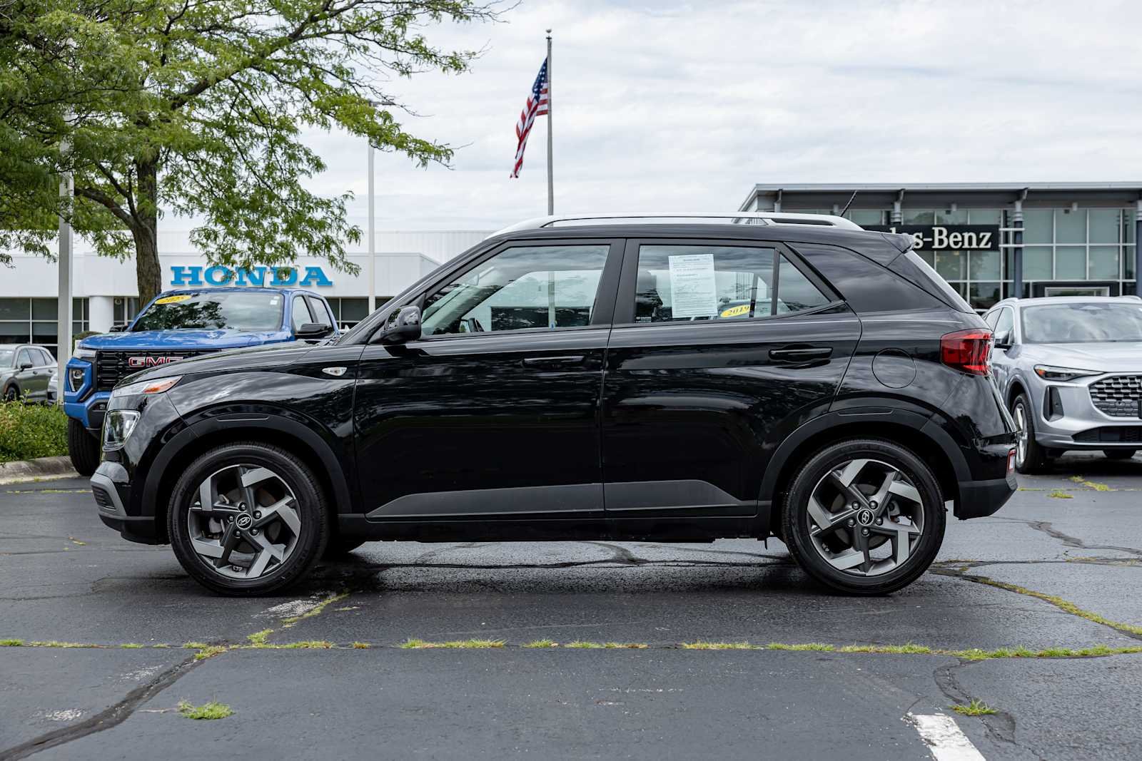 Used 2023 Onyx Black Hyundai SEL image 4