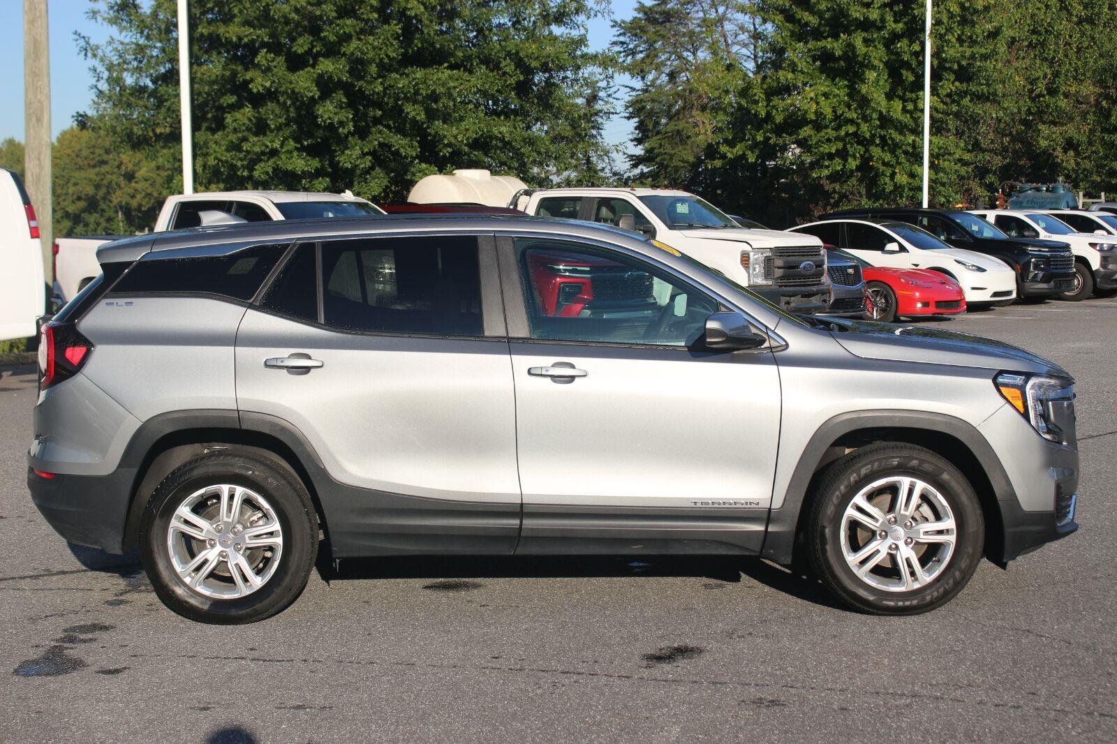 Used 2024 Sterling Metallic GMC SLE image 8