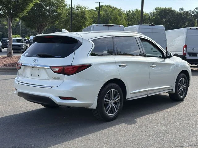 Used 2017 White INFINITI Base image 4