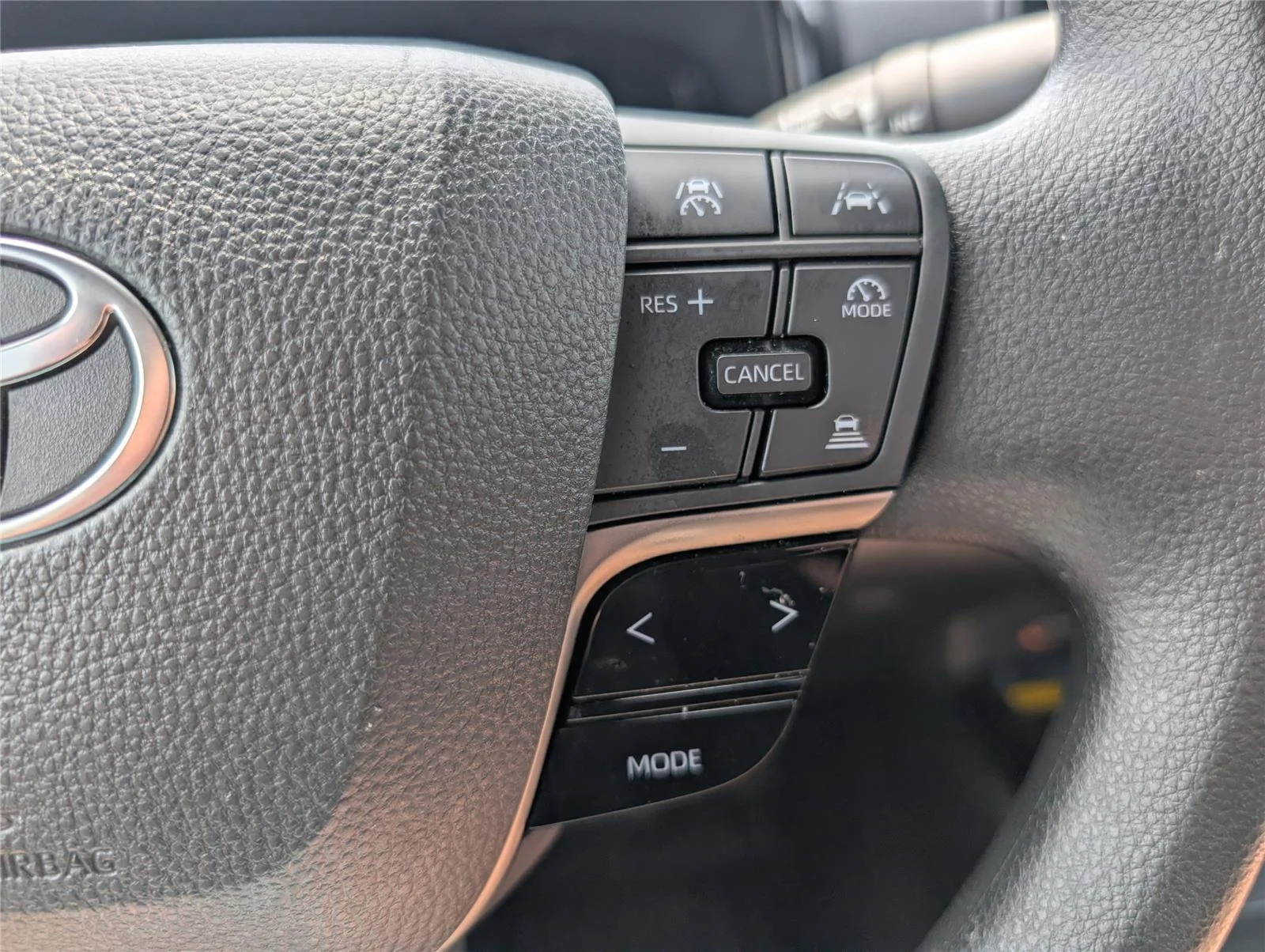 Used 2025 Ice Cap Toyota LE image 23