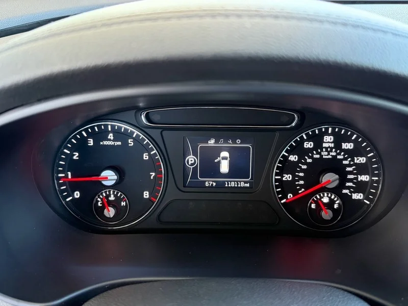 Used 2018 Titanium Silver Kia LX V6 image 9