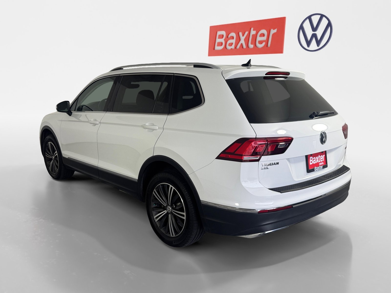 2018 Volkswagen Tiguan SEL photo 2