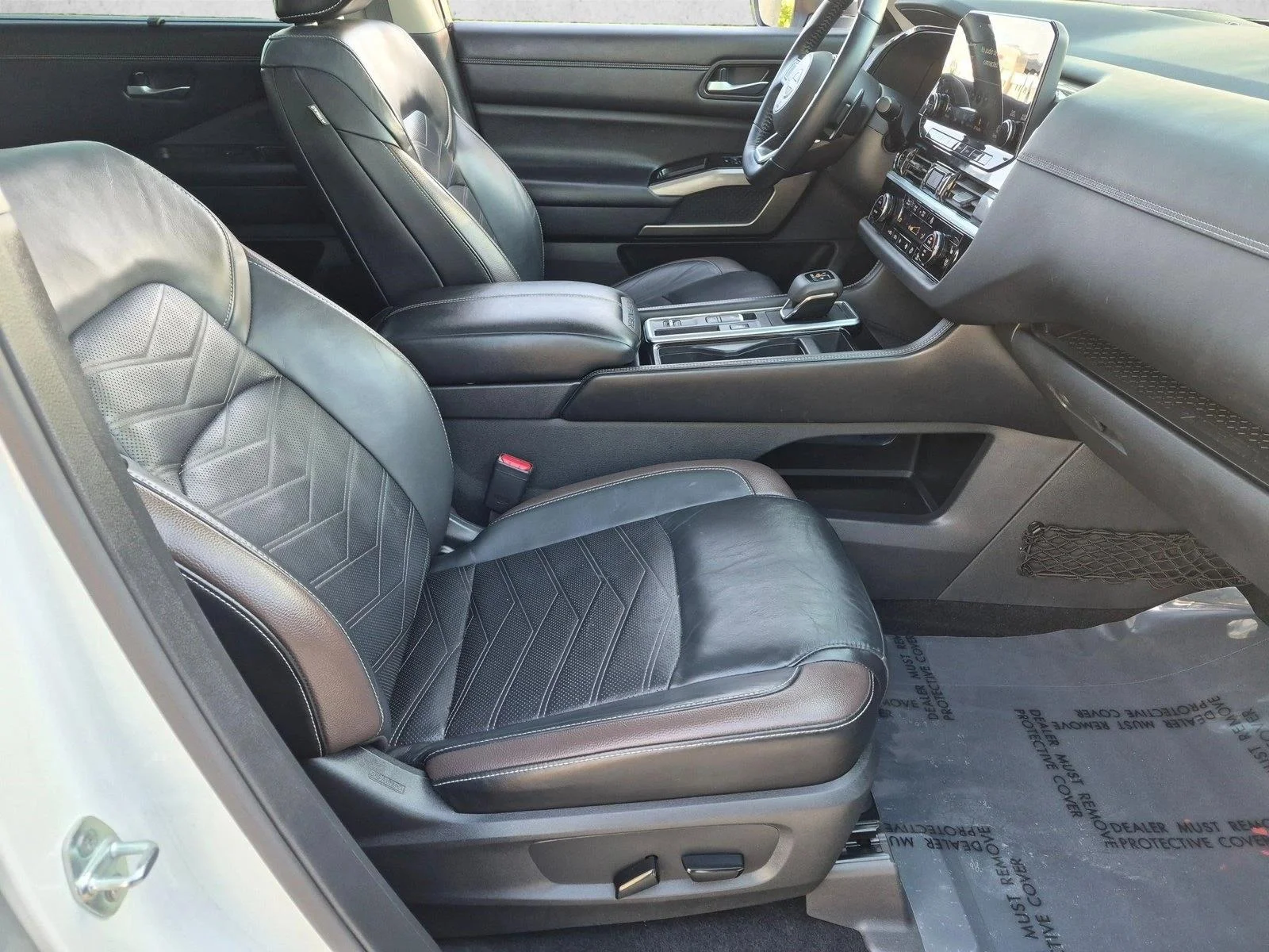 Used 2022 Pearl White Tricoat Nissan Platinum image 21