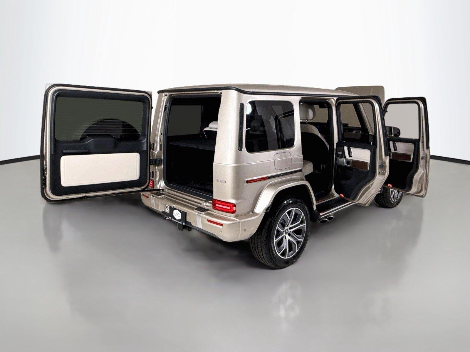 Used 2026 MANUFAKTUR Desert Silver Metallic Mercedes-Benz AMG® G 63 | AMG® Cross Spoke Wheels | Performance Pkg image 46