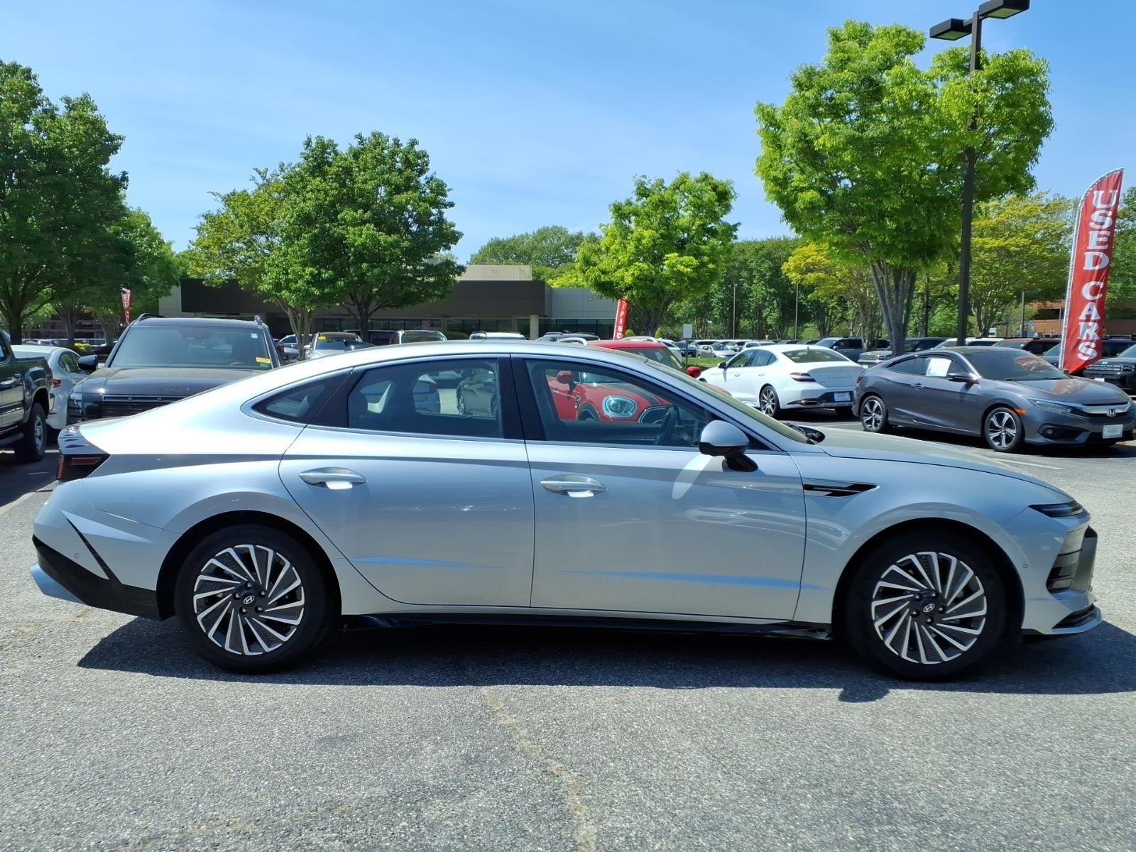 Used 2024 Aero Silver Hyundai Limited image 5