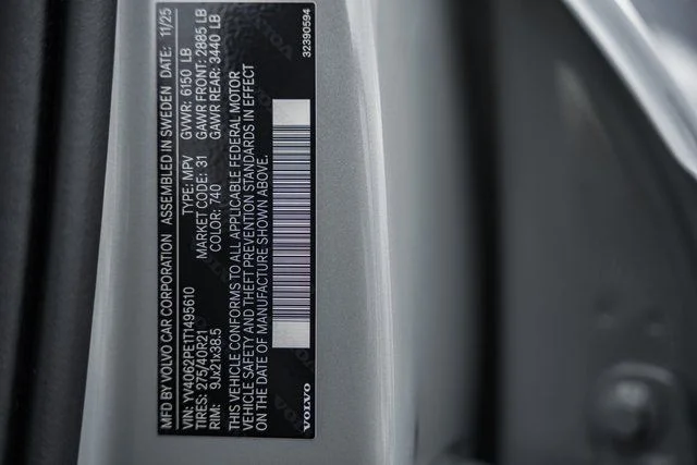 New 2026 Vapour Grey Volvo B6 Plus 7-Seater image 35