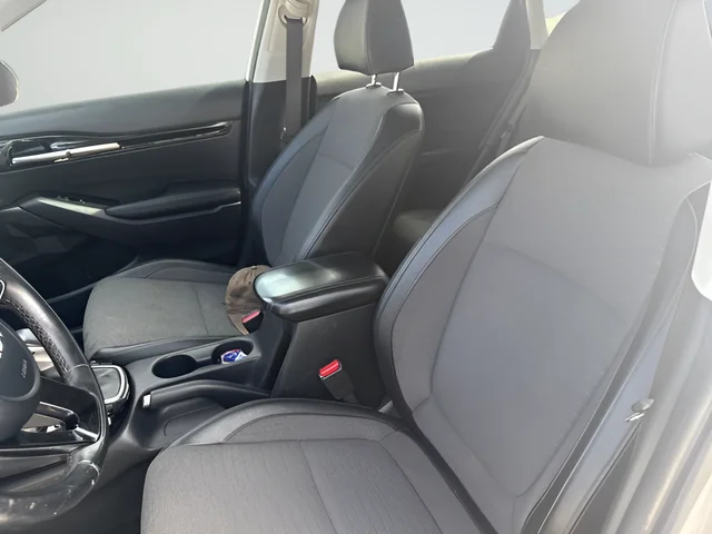 Used 2022 White Kia S image 19