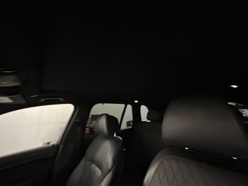 Used 2019 Black BMW xDrive50i image 25