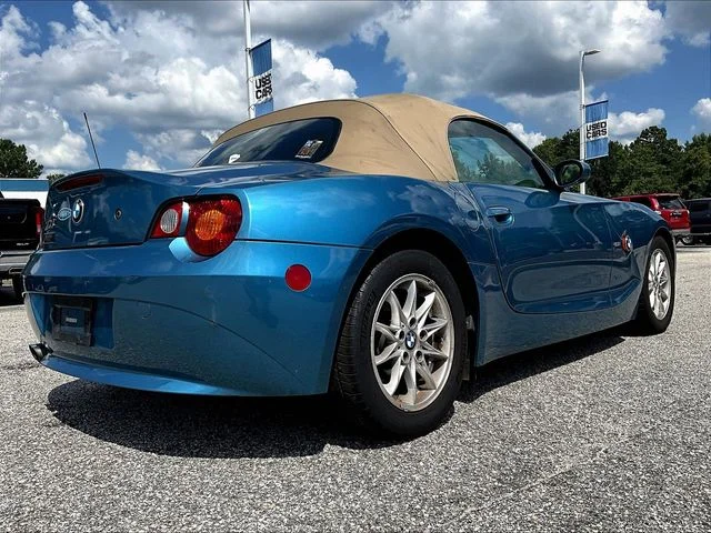 Used 2004 Blue BMW 2.5i image 4