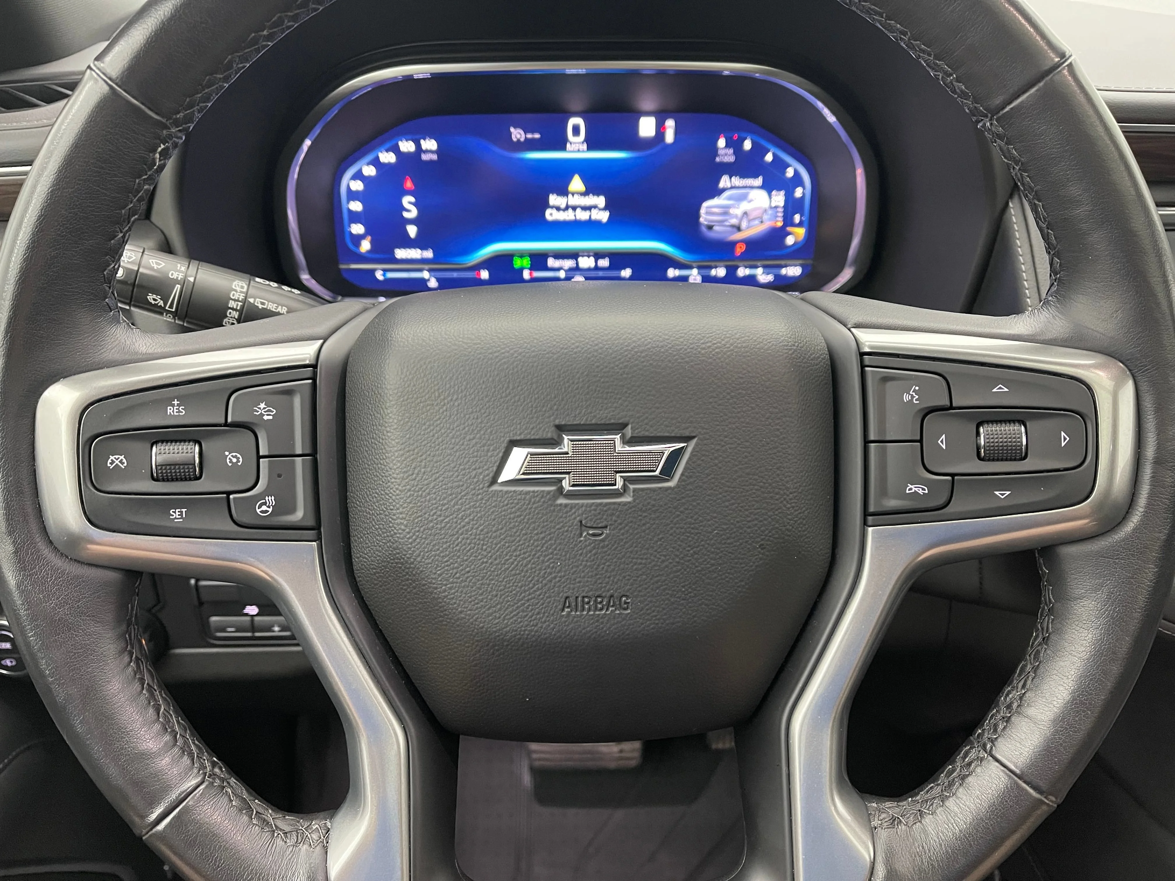 Used 2022 Iridescent Pearl Tricoat Chevrolet Z71 image 23