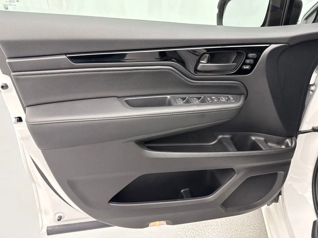 New 2026 Platinum White Pearl Honda Touring image 18