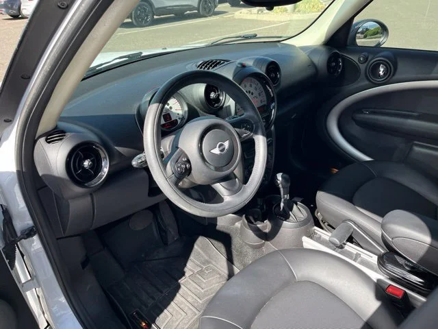 Used 2014 Light White MINI Base image 17