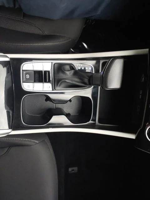 Used 2024 White Hyundai SE image 14