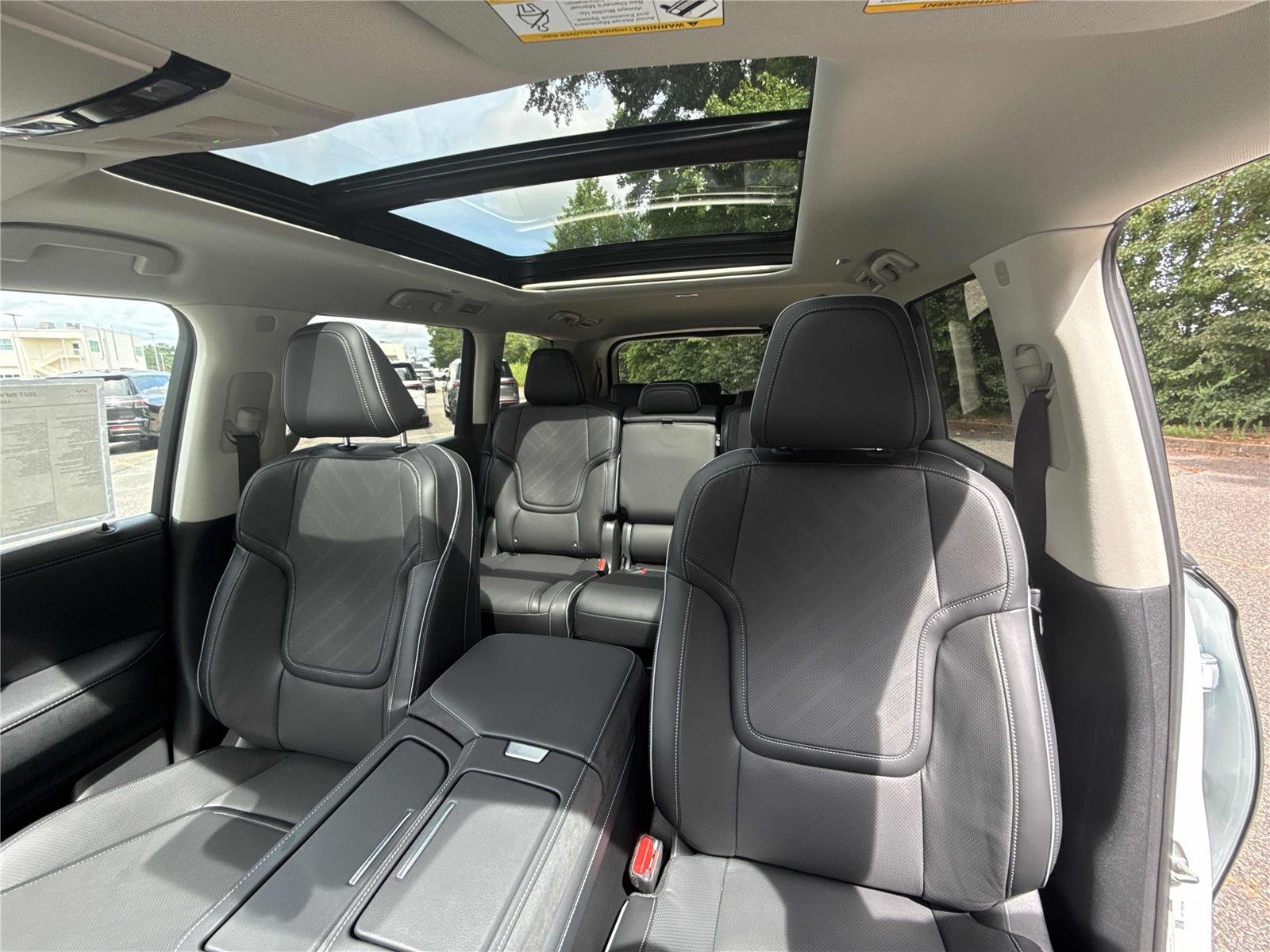 New 2027 RADIANT WHITE INFINITI Luxe 2WD image 21