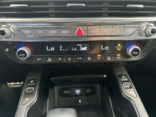 Used 2022 White Kia SX image 19