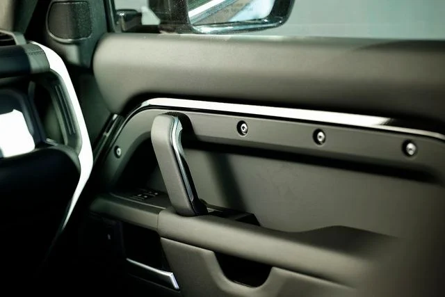 2025 Land Rover Defender S - Photo 27