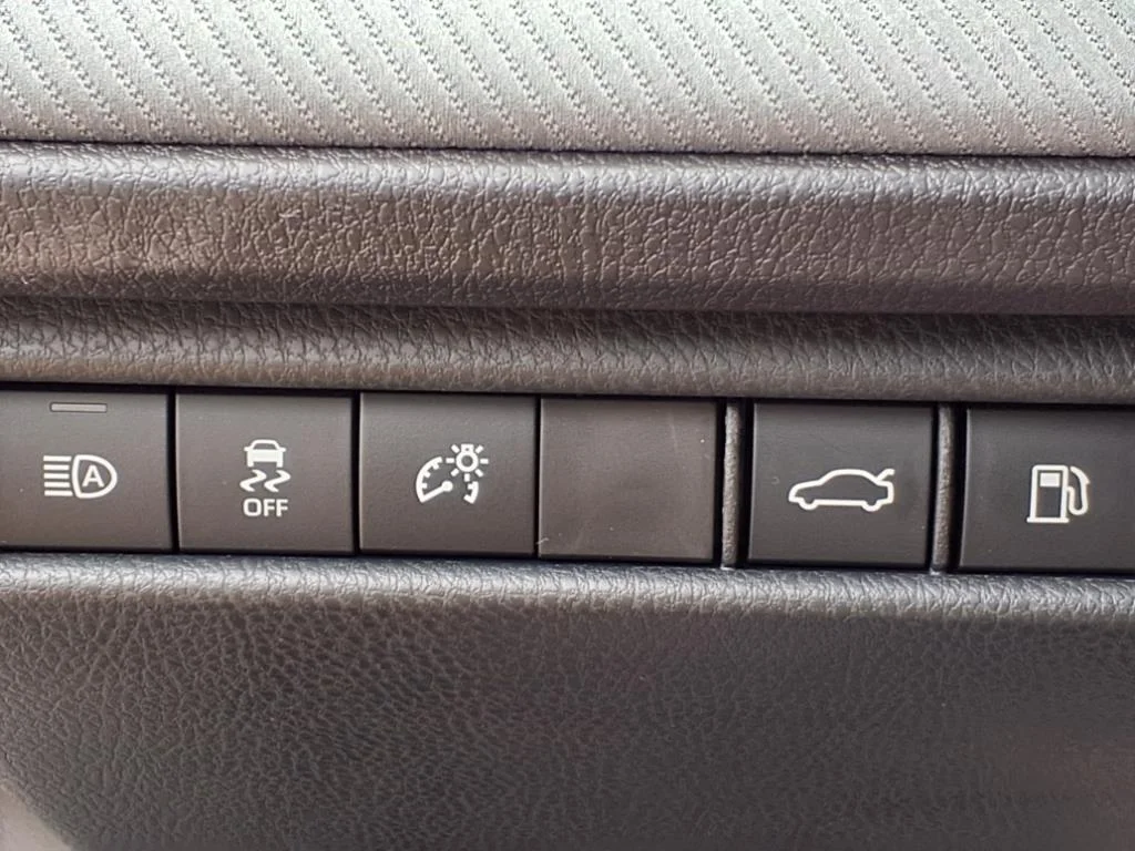 2025 Toyota Camry SE - Photo 21