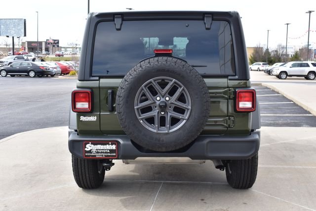 Used 2024 Green Jeep Sport S image 6