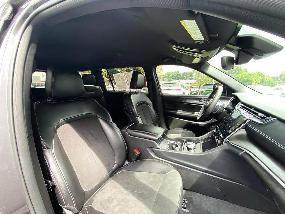 Used 2024 Baltic Gray Metallic Clearcoat Jeep Altitude image 21