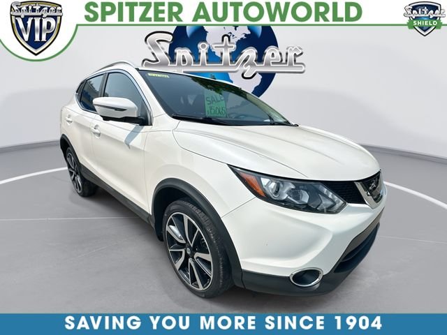 Used 2017 White Nissan SL image 1