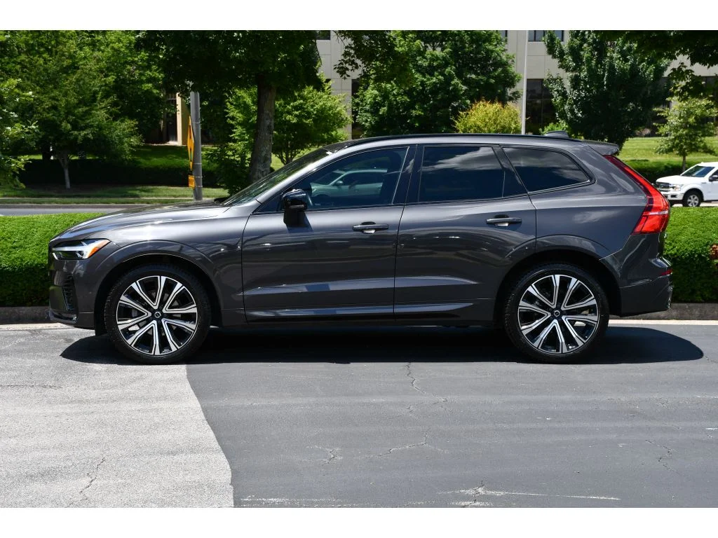 Used 2022 Platinum Grey Metallic Volvo R-Design image 7
