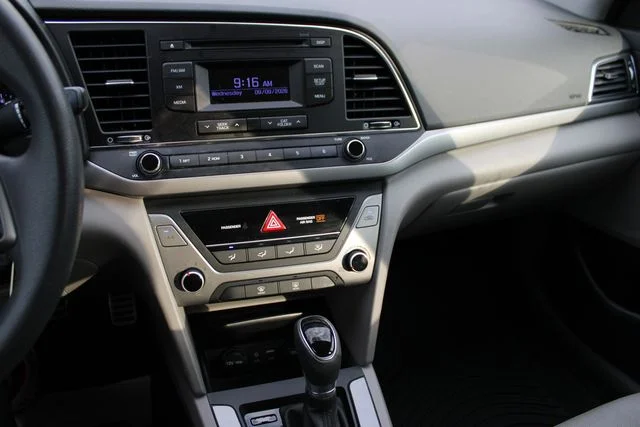 Used 2017 Blue Hyundai SE image 9