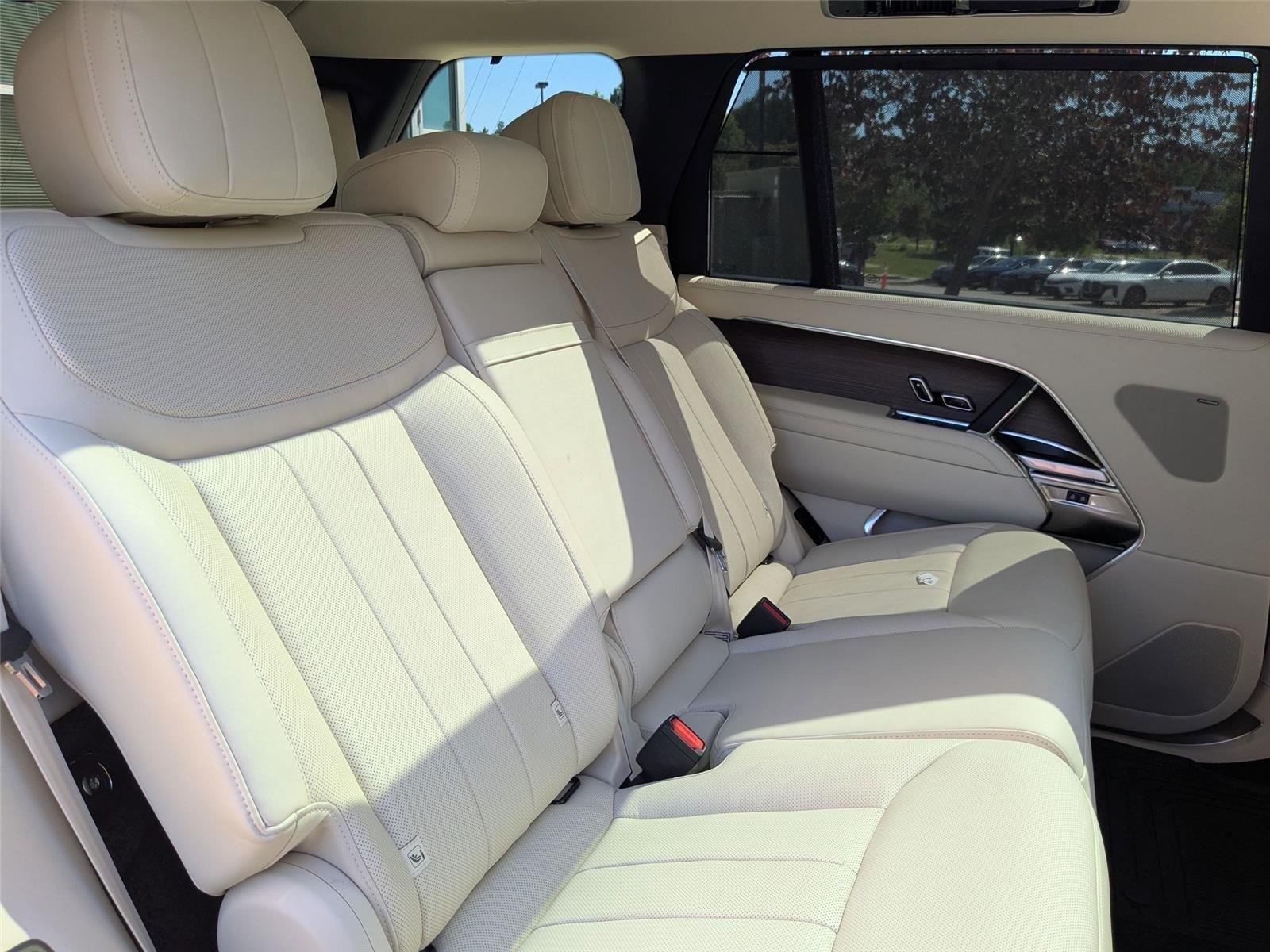 New 2026 Icy White Land Rover SE image 28