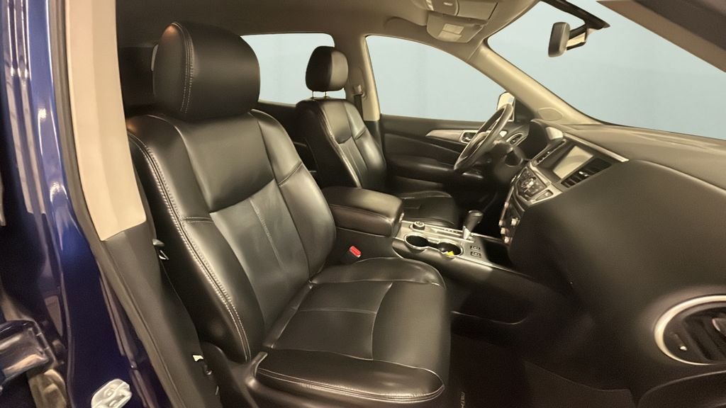 Used 2017 Blue Nissan SL image 9
