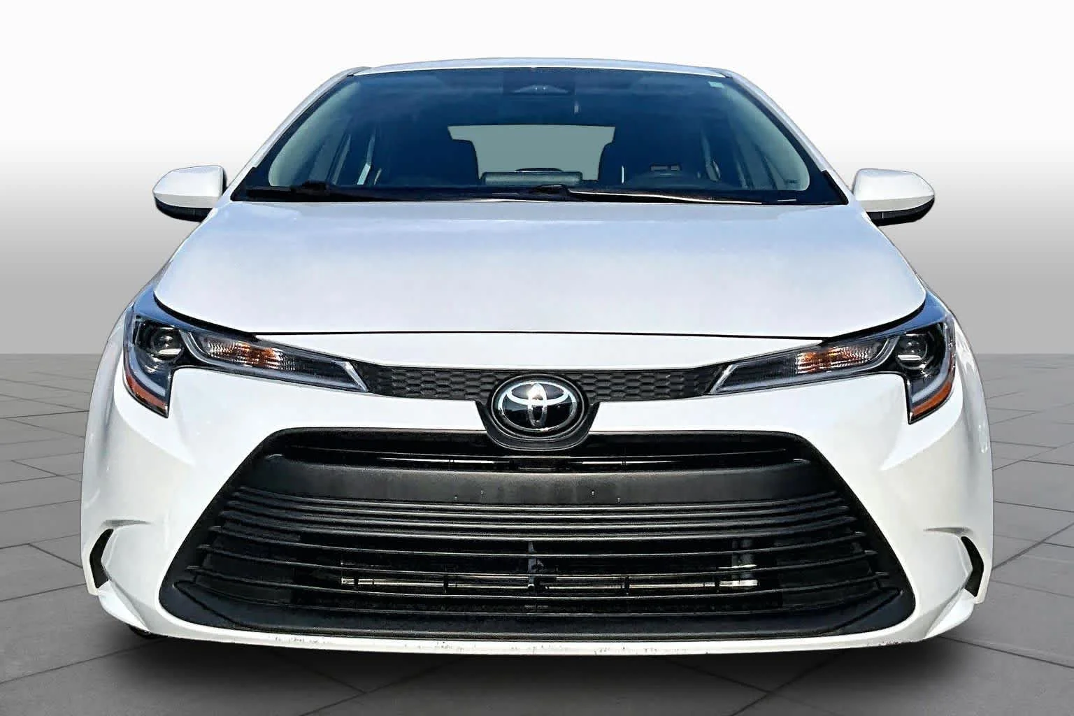 Used 2025 Wind Chill Pearl Toyota LE image 4