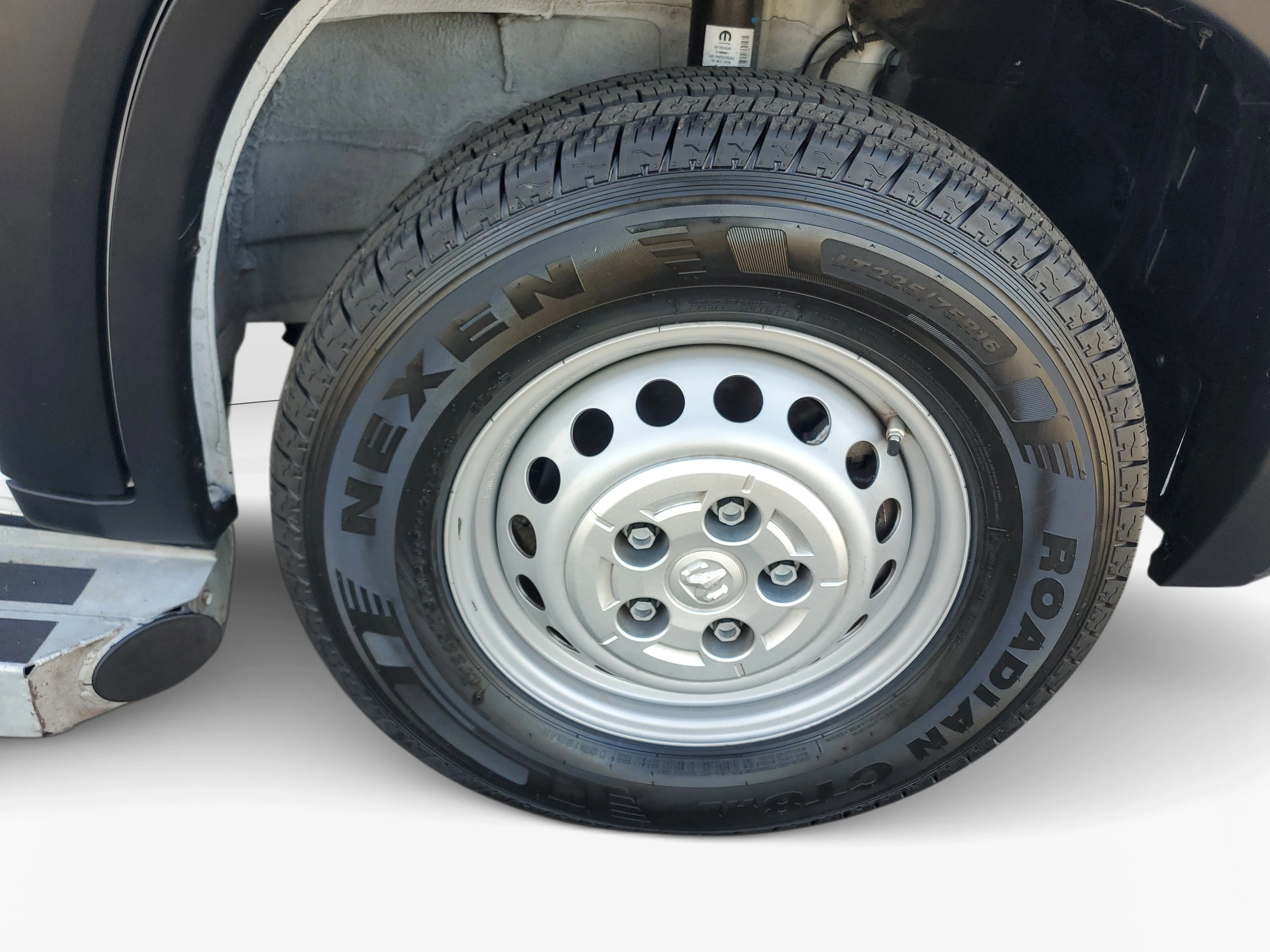 Used 2025 White Ram Base image 11
