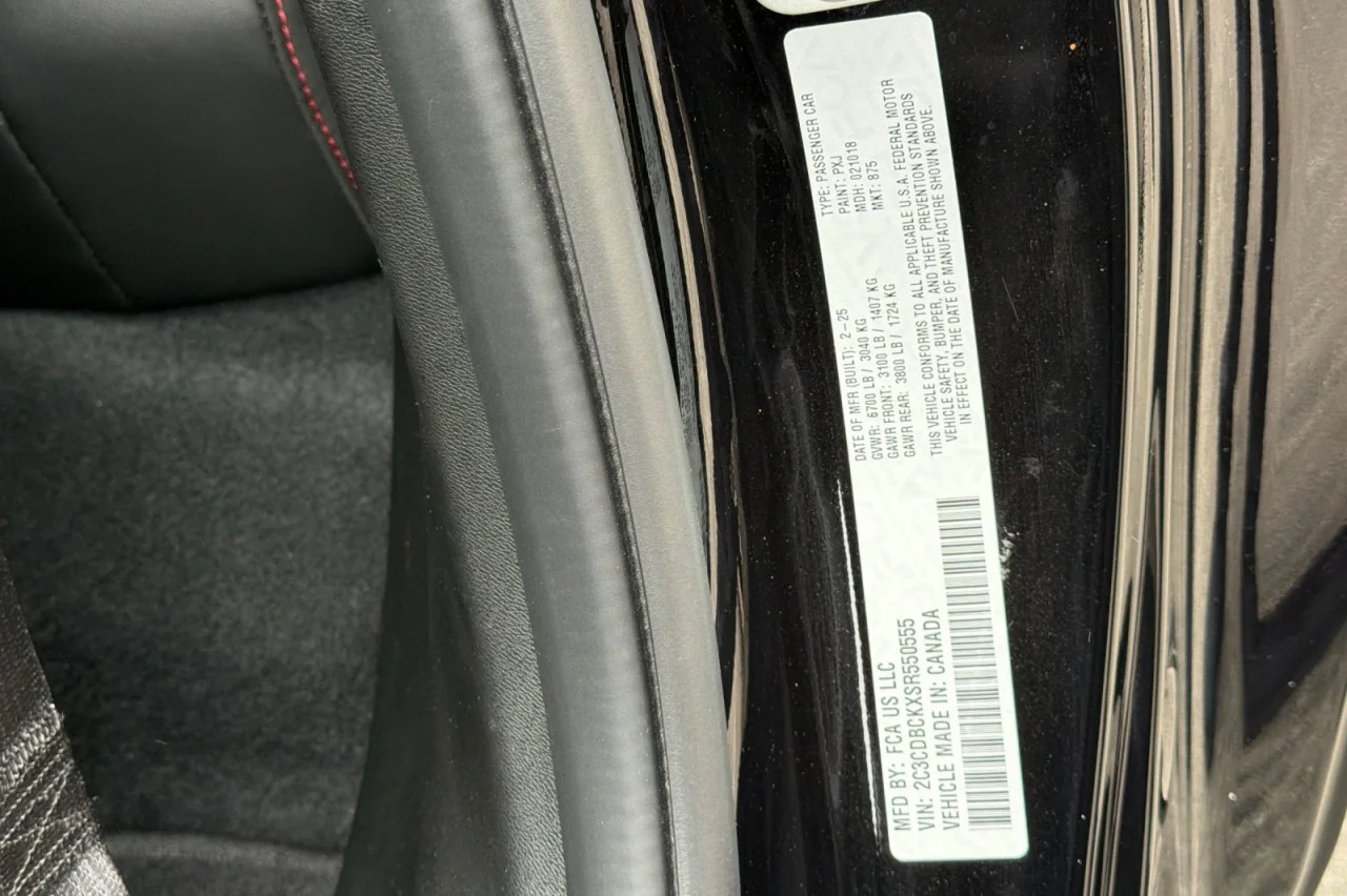 Used 2025 DIAMOND BLACK CRYST Dodge R/T image 27