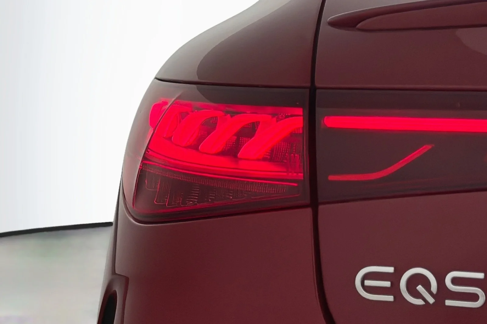 Certified Used 2024 MANUFAKTUR Patagonia Red Metallic Mercedes-Benz EQS 450+ image 17