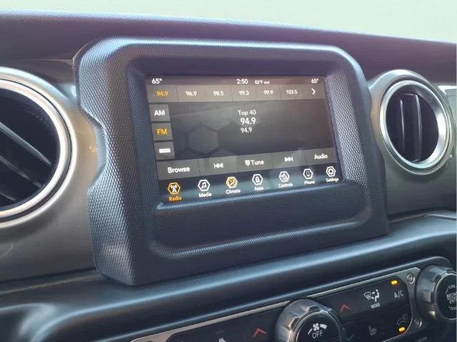 Used 2020 Green Jeep Overland image 25