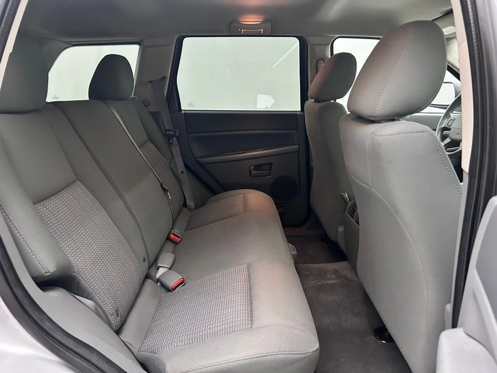 Used 2007 Silver Jeep Laredo image 15