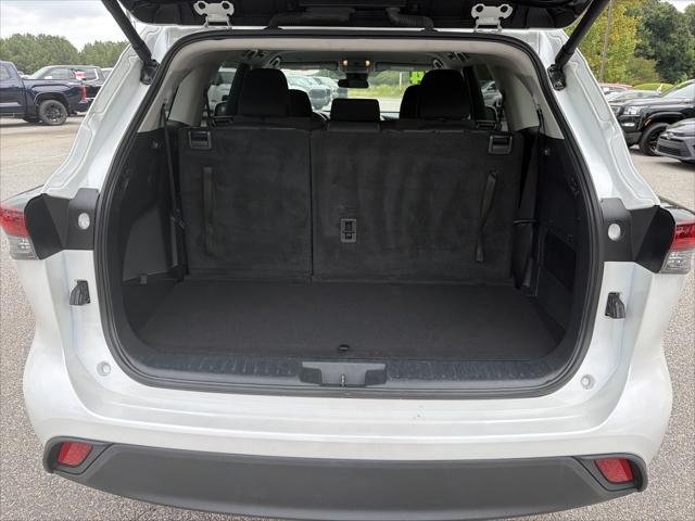 Certified Used 2024 WIND CHILL PEARL Toyota LE image 28