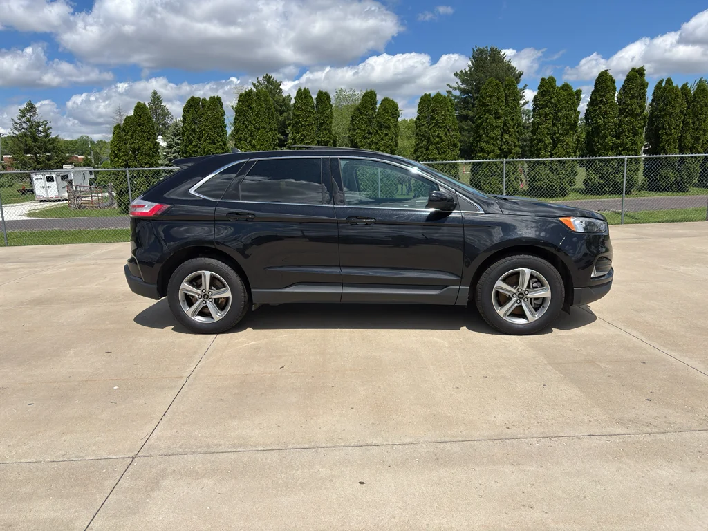 Used 2024 Agate Black Metallic Ford SEL image 2