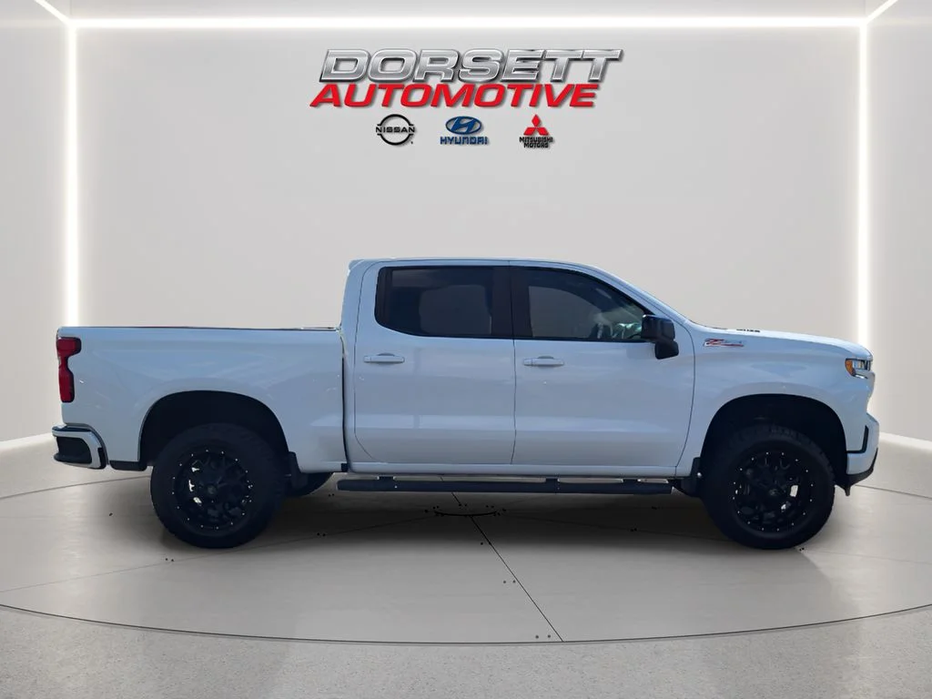 Used 2022 Summit White Chevrolet RST image 5