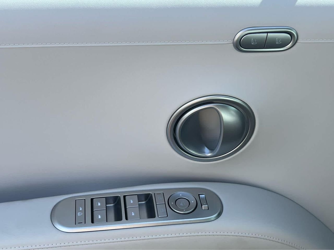 New 2026 Ecotronic Gray Pearl Hyundai Limited AWD image 32