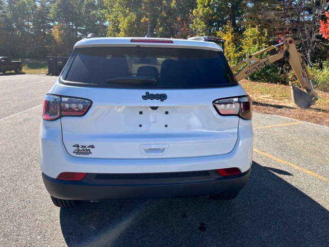Used 2026 Bright White Clearcoat Jeep Latitude Altitude image 4