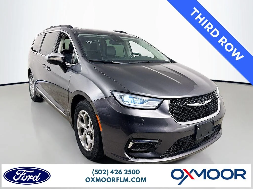 2023 Chrysler Pacifica Limited's photo