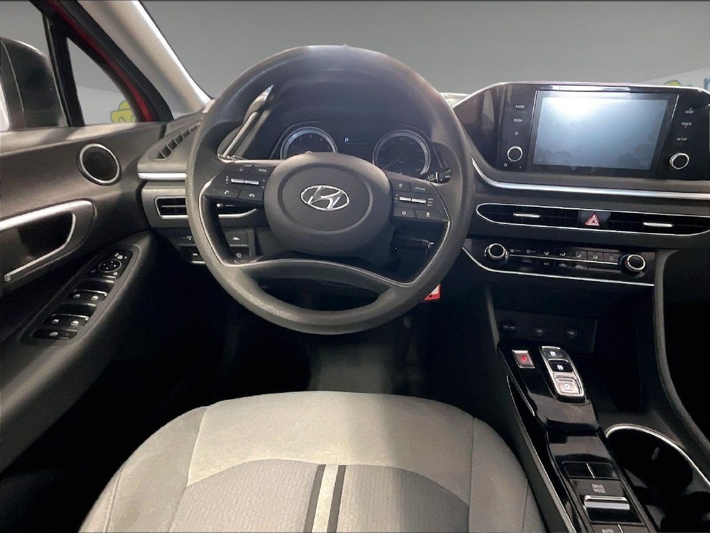 Used 2022 Red Hyundai SE image 17