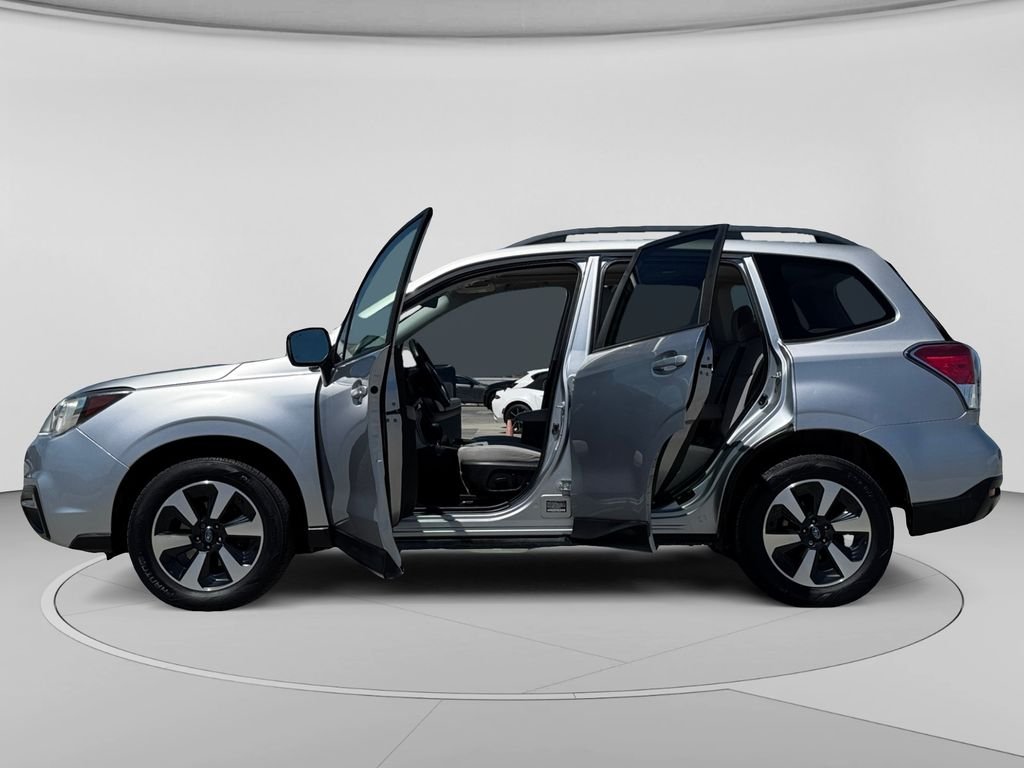 Used 2017 Ice Silver Metallic Subaru 2.5i Premium image 28