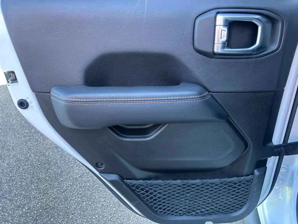 Used 2022 White Jeep High Altitude image 24