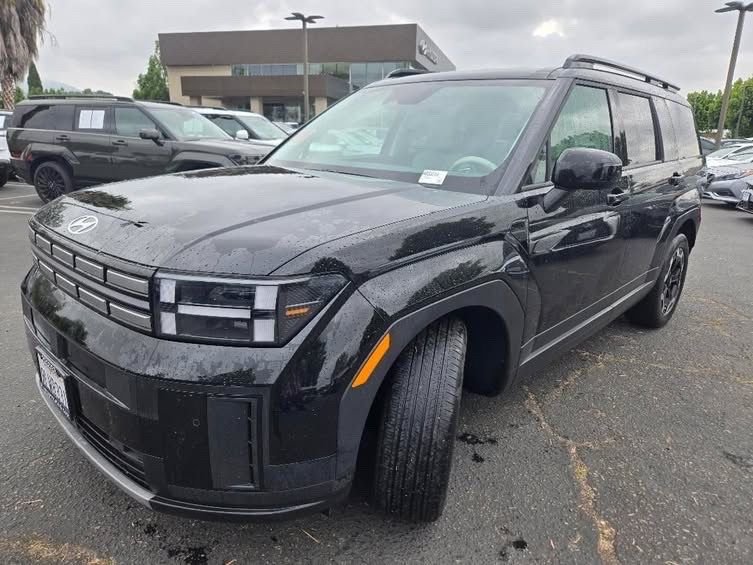 Used 2024 Black Hyundai SEL image 1