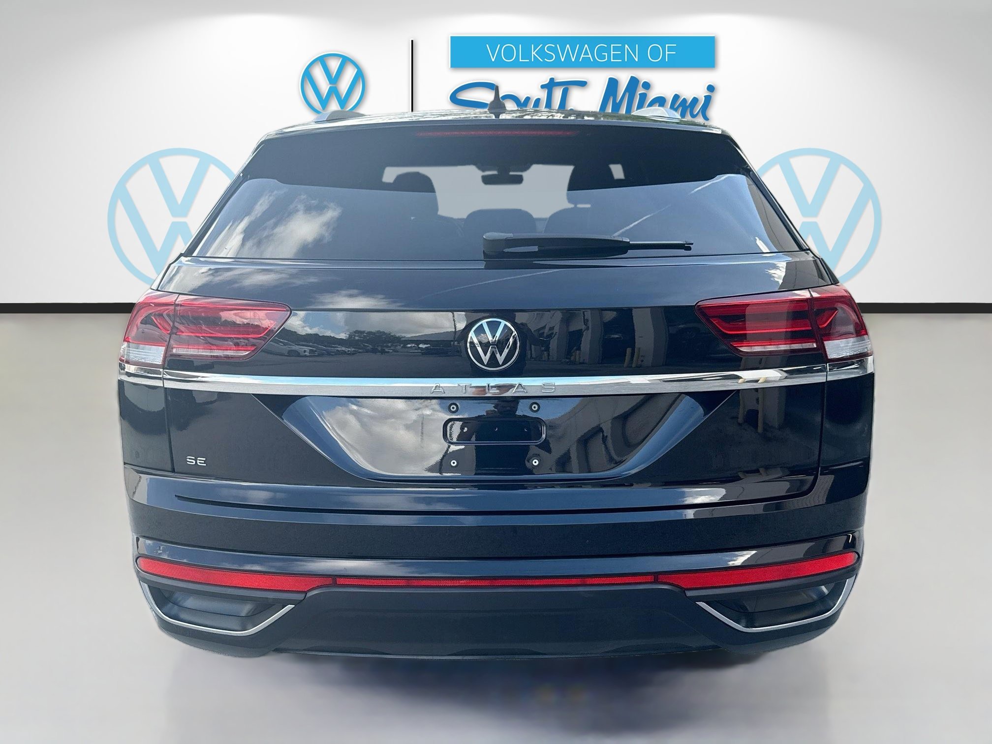 Certified Used 2022 Deep Black Volkswagen 2.0T SE image 6