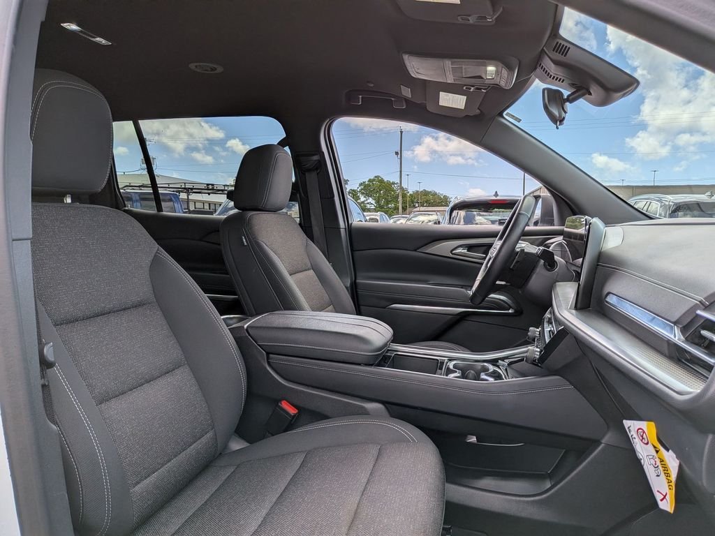 Used 2025 White Chevrolet LT image 32