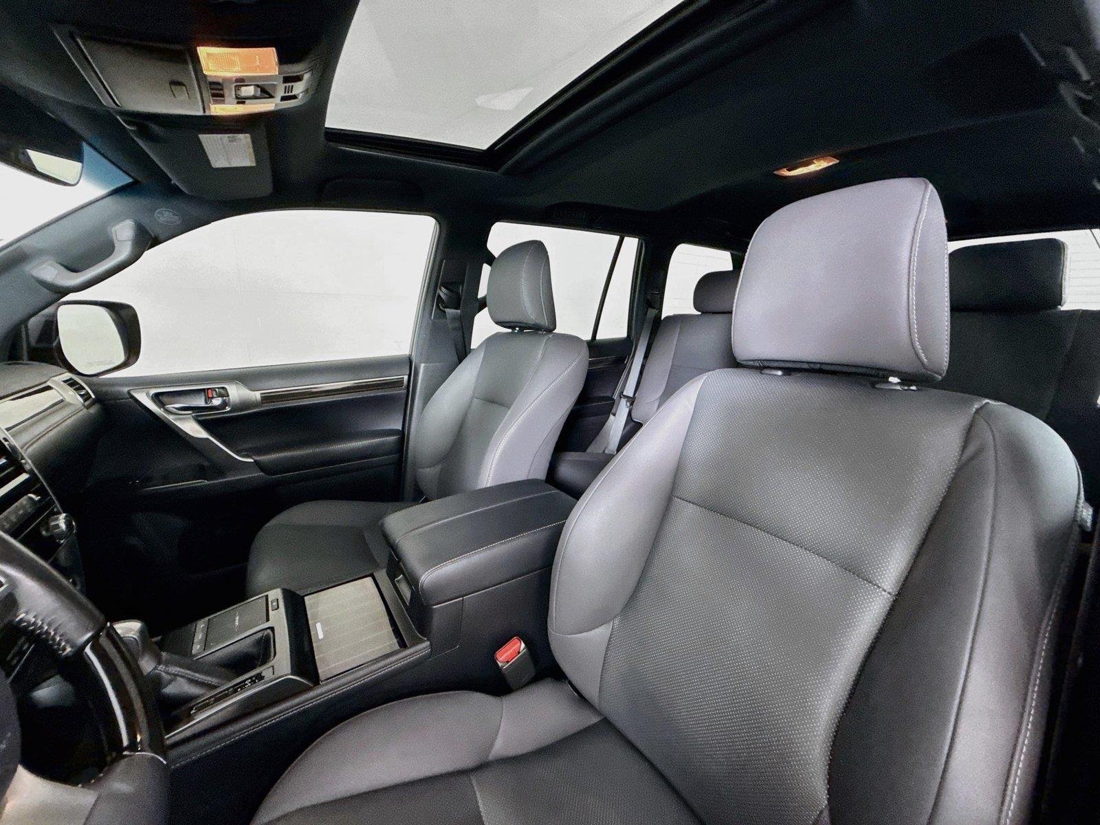 Used 2023 Eminent White Pearl Lexus GX 460 Premium image 3