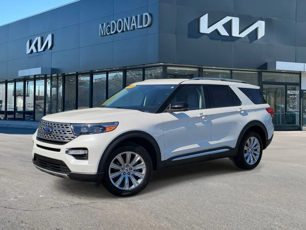 Used 2020 White Ford Limited image 1