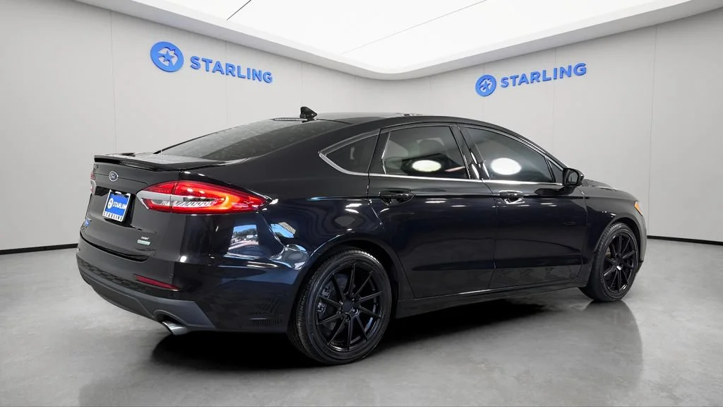 Used 2019  Ford SE image 9